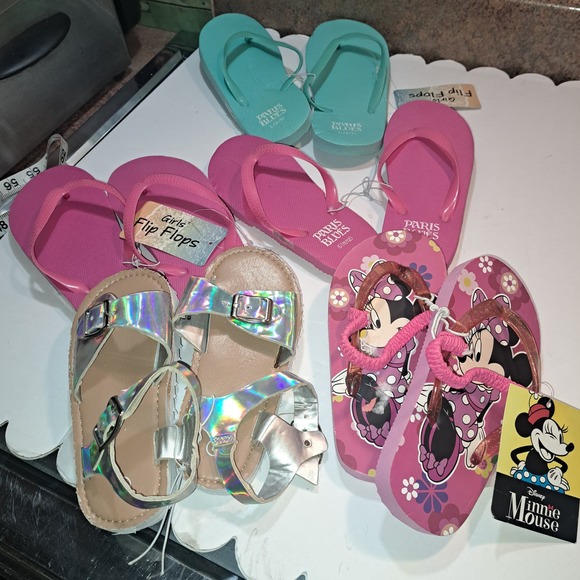 NWT-Little Girls SZ 5-6 and 7-8 Plus More New Flips and Sandals 9 Pair - Picture 1 of 9